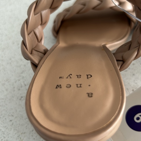 Ladies 3” heeled braided Sandal - Picture 4 of 10